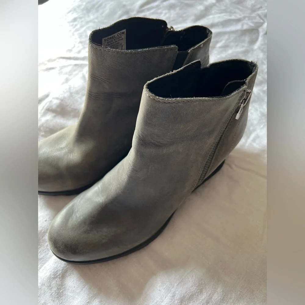 Sorel Gray Leather Boots with Structured Heel - Picture 7 of 8